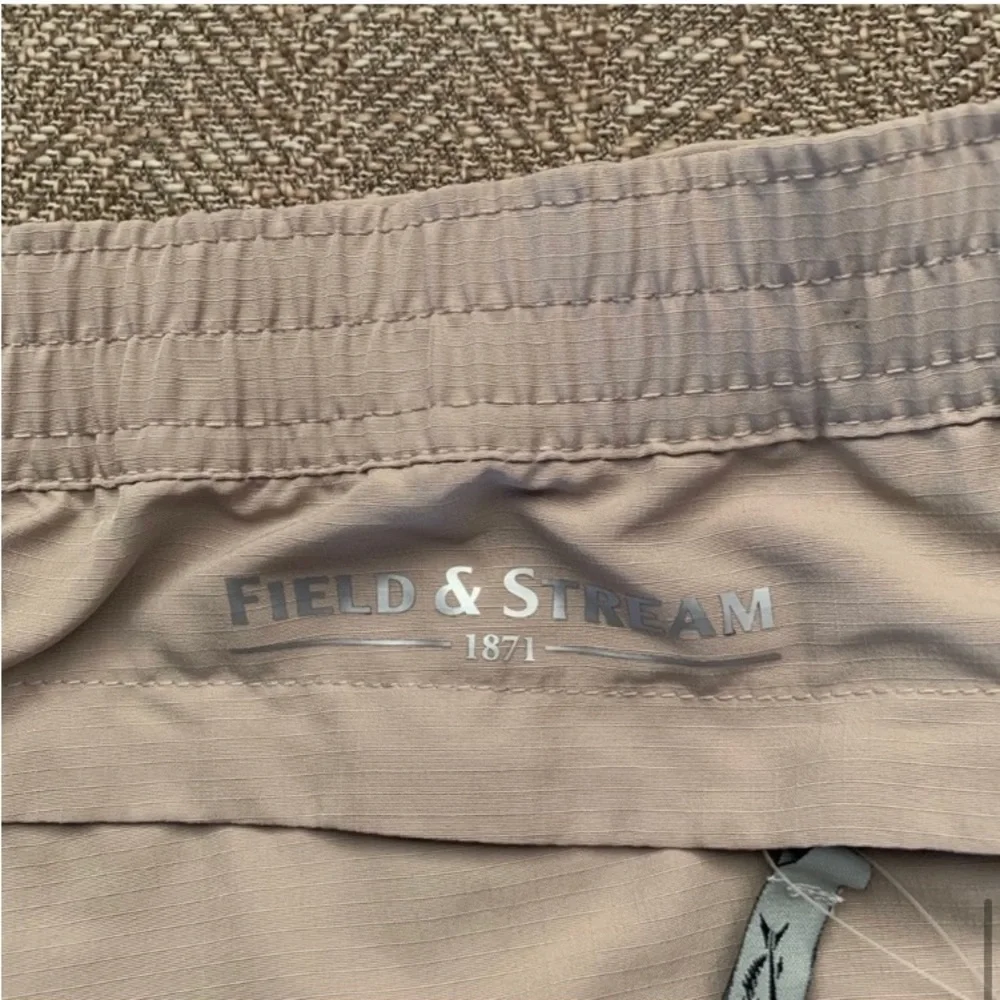 New with Tags Field and Stream Cargo Pants Size 2XL.